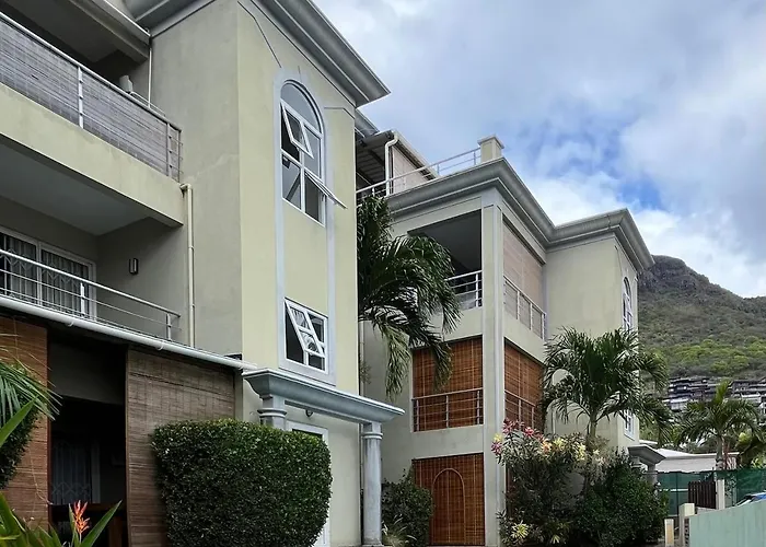 West Riviera - Centrally Located Apartment Close To The Beach With Breakfast