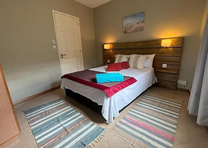 West Riviera - Centrally Located Apartment Close To The Beach With Breakfast