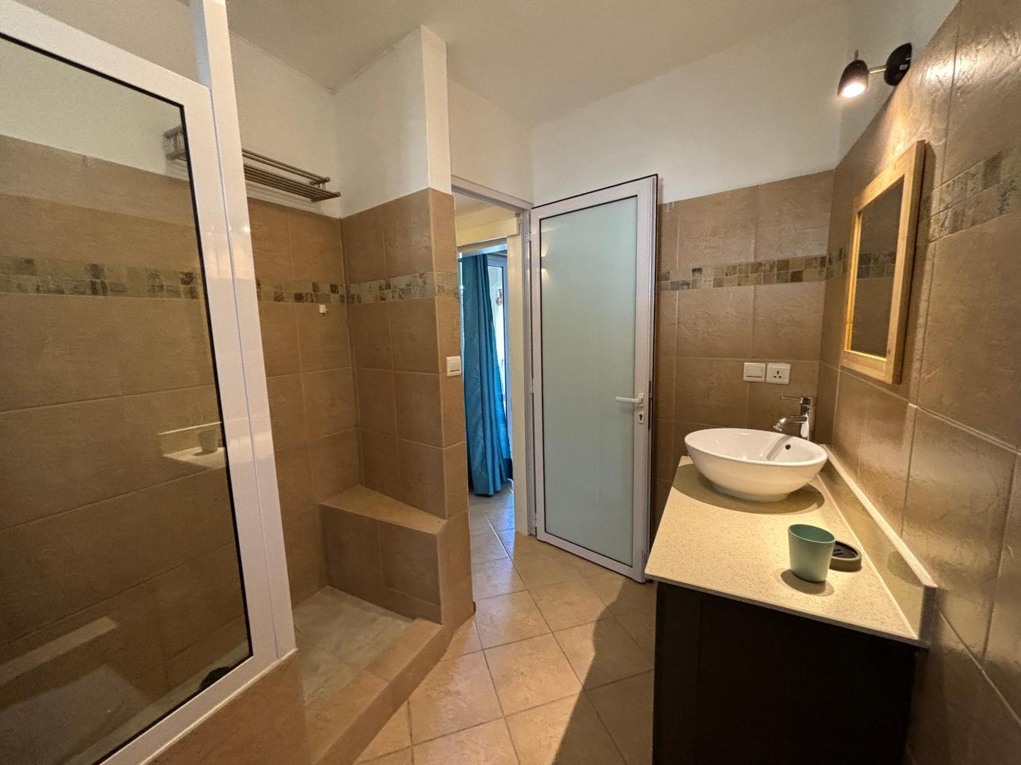 अपार्टमेंट West Riviera - Centrally Located Close To The With Breakfast