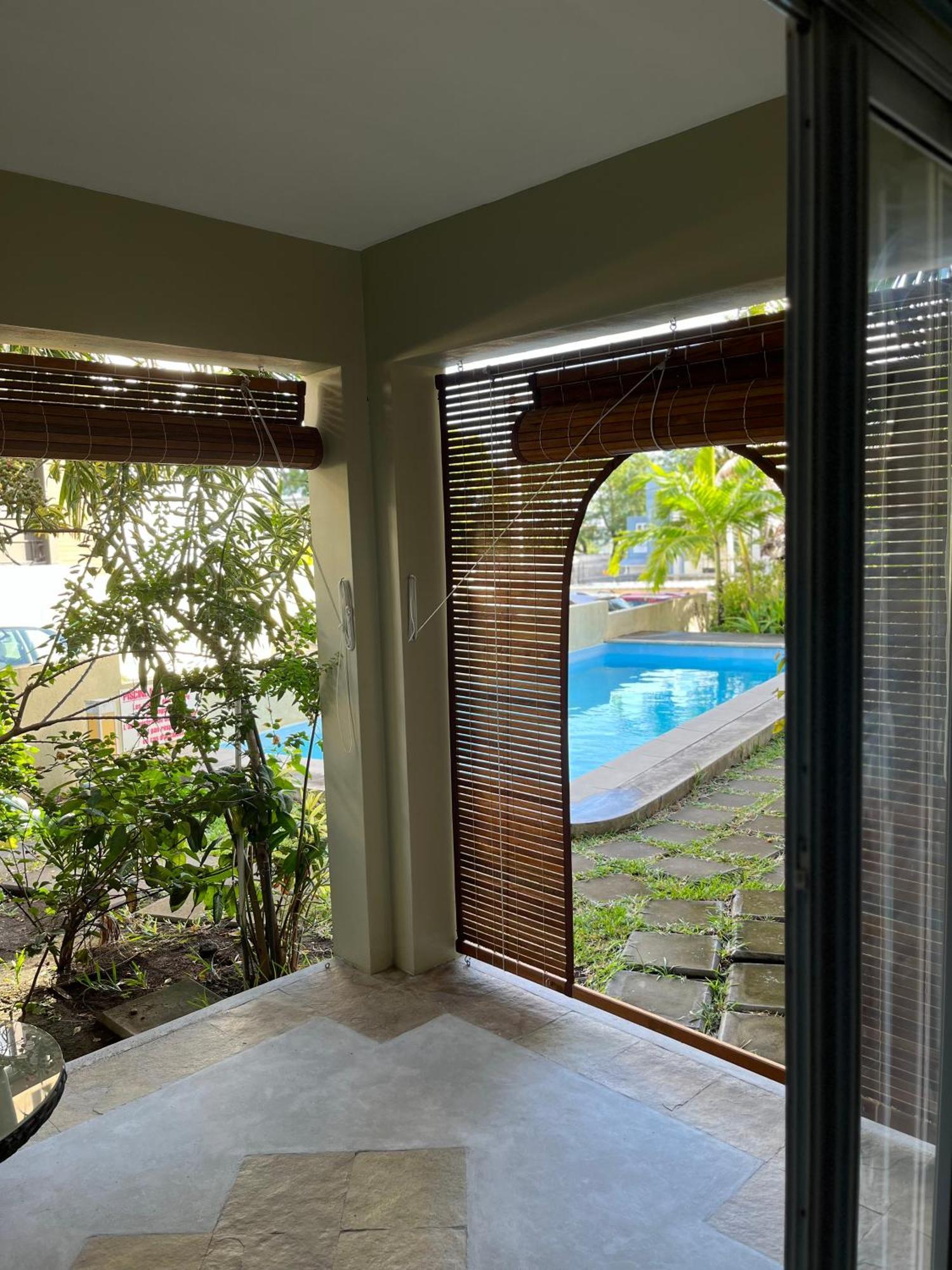 West Riviera - Centrally Located Close To The With Breakfast अपार्टमेंट *