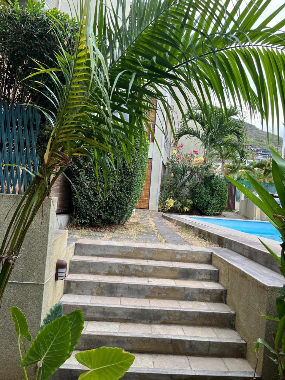 West Riviera - Centrally Located Close To The With Breakfast * Riviere Noire