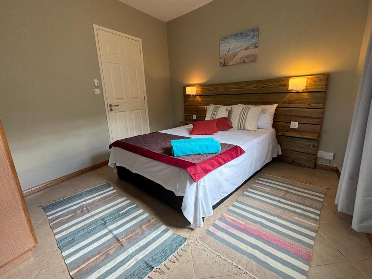 West Riviera - Centrally Located Close To The With Breakfast